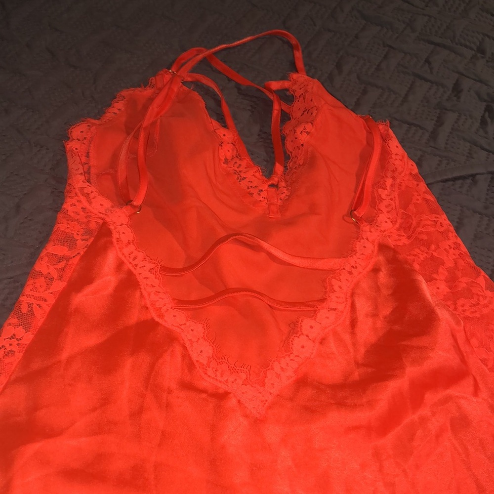 Vs - Picture 2 of 2